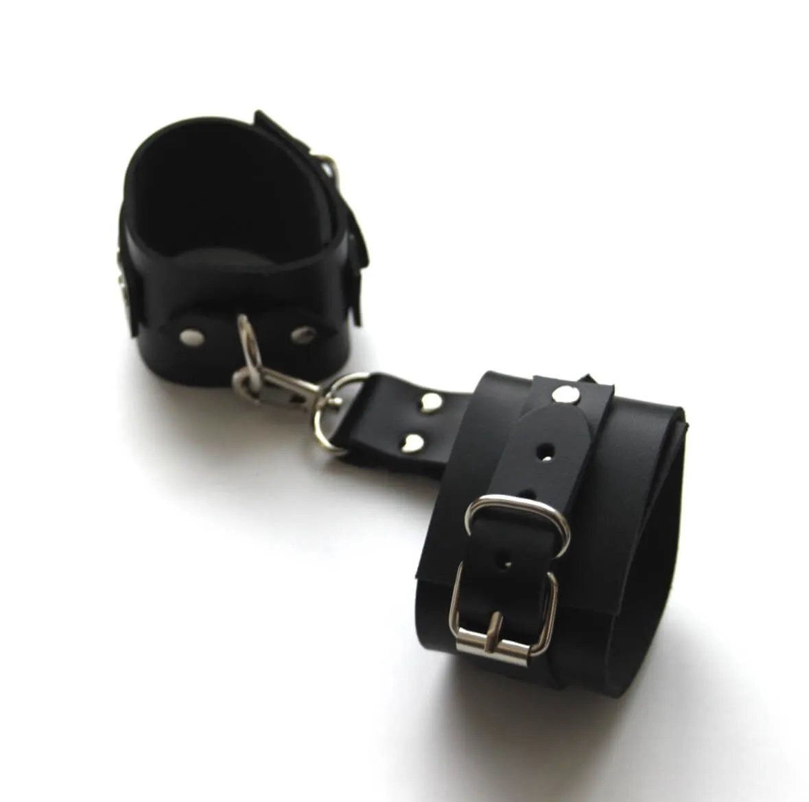 наручи декоративные кожаные pinkrabbit с карабином, черные в Симферополе