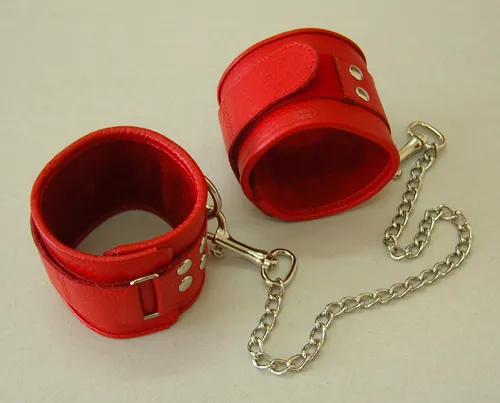 оковы кожаные красные на липучках, соединенные цепочкой длиной 35см 3073-2 в Симферополе