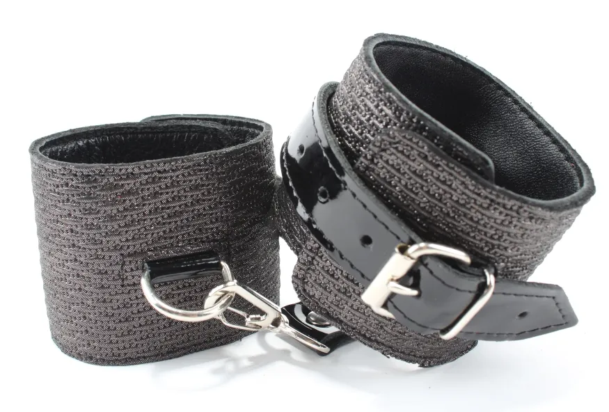 наручники из натуральной кожи с тиснением 51027ars в Симферополе