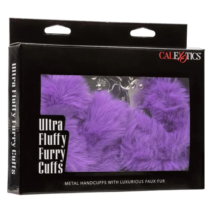 металлические наручники с искусственным мехом ultra fluffy furry cuffs, фиолетовые в Симферополе