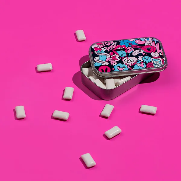 жевательная резинка pinkrabbit с логотипом в жестяной баночке в Симферополе