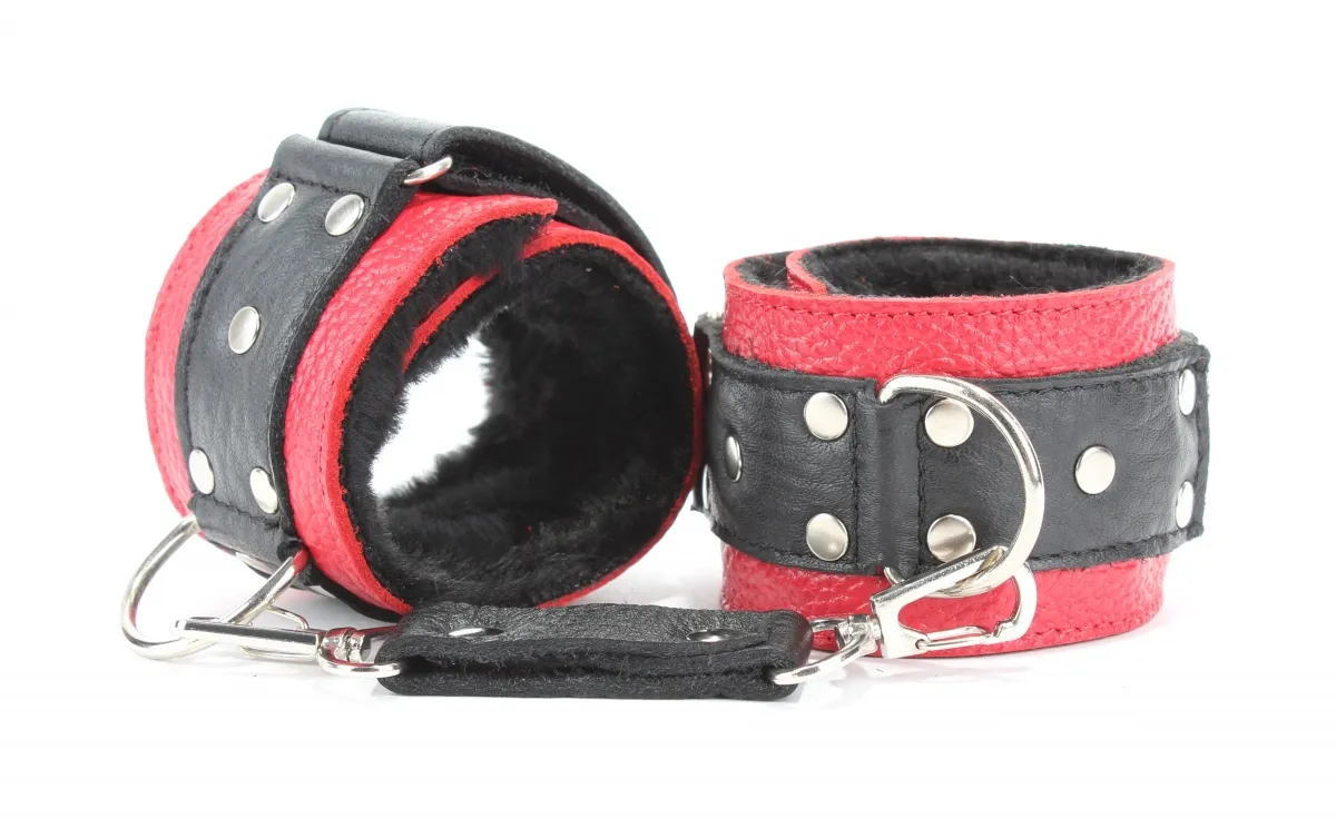 наручники  с мехом красно-чёрные 51009ars в Симферополе