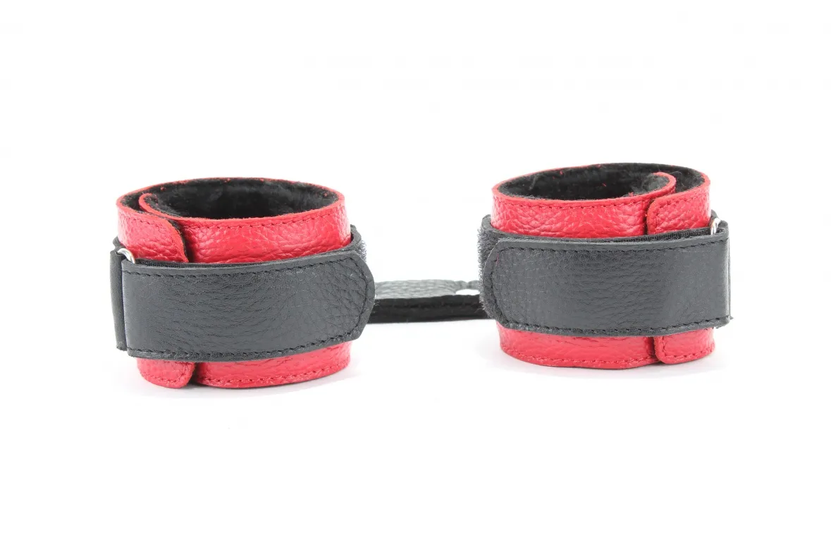 наручники  с мехом красно-чёрные 51009ars в Симферополе