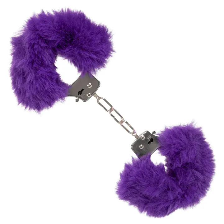 металлические наручники с искусственным мехом ultra fluffy furry cuffs, фиолетовые в Симферополе
