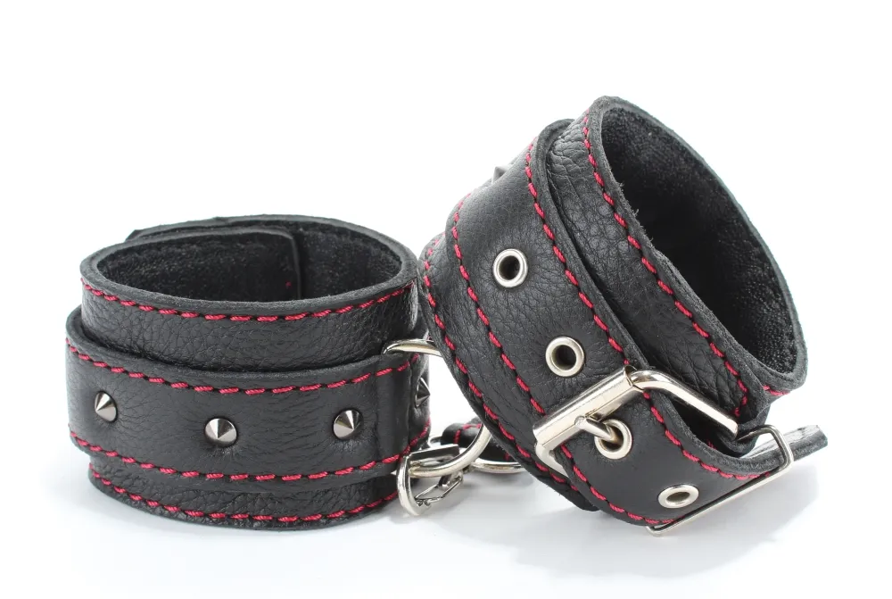 наручники из натуральной кожи с шипами 51034ars в Симферополе