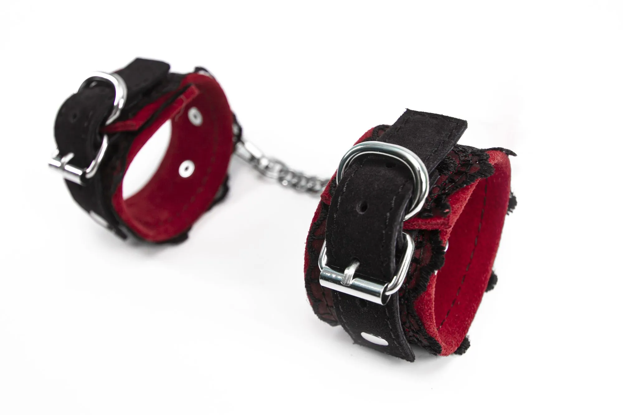 hаручники pinkrabbit замшевые красные с черным кружевом на цепочке в Симферополе