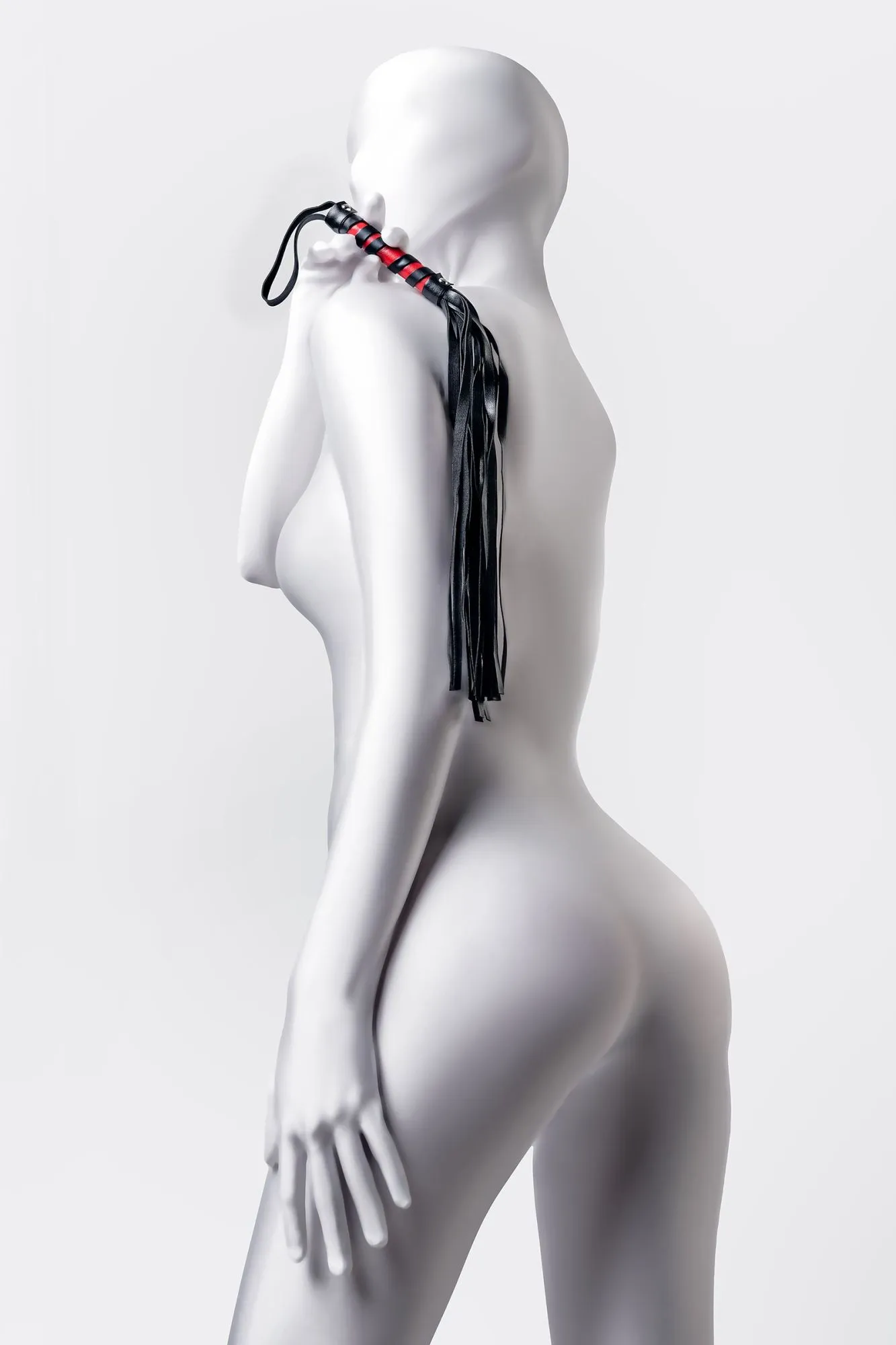 флоггер anonymo #0004, pu кожа, черный, 45 см в Симферополе