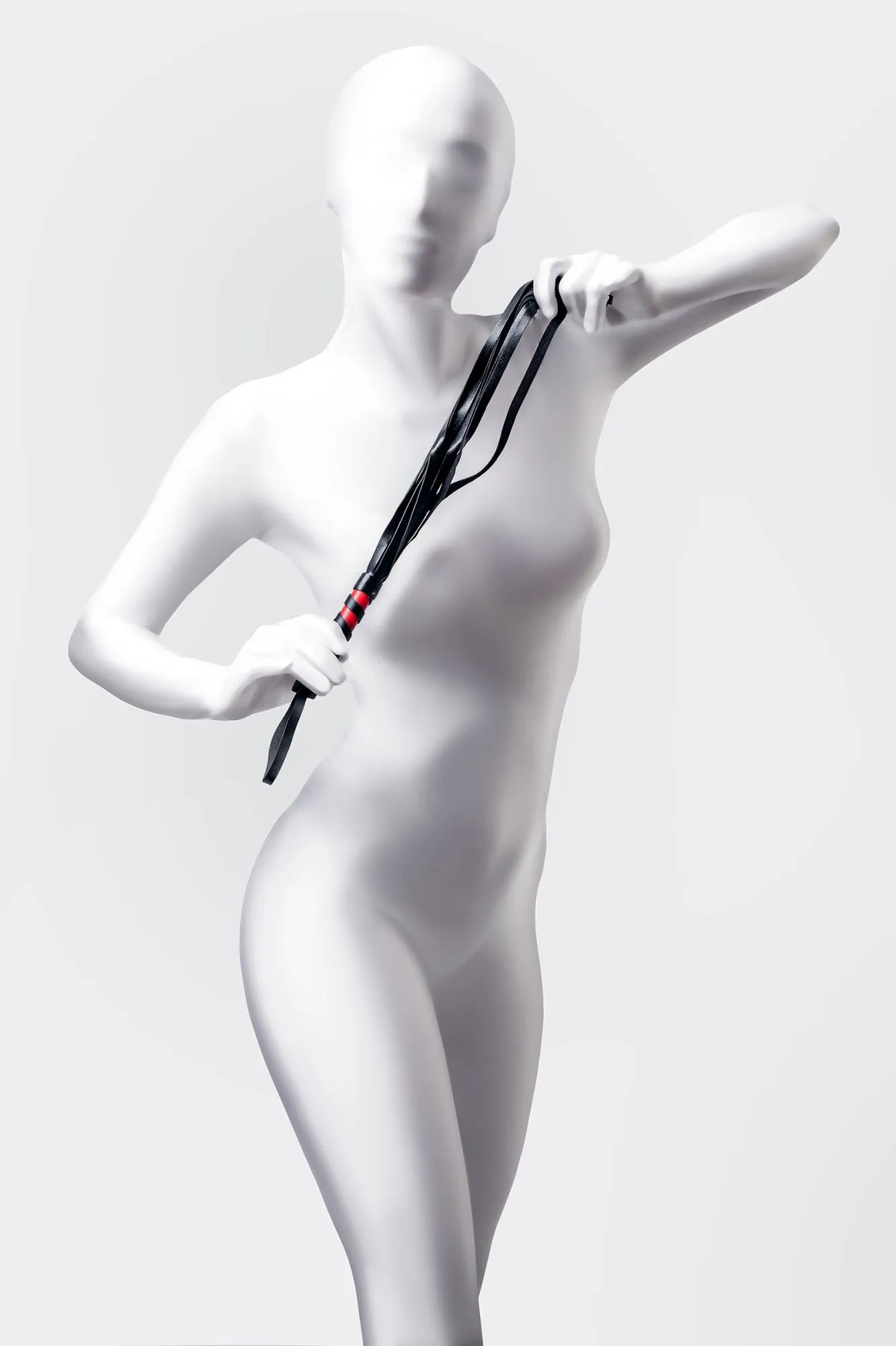 флоггер anonymo #0004, pu кожа, черный, 45 см в Симферополе