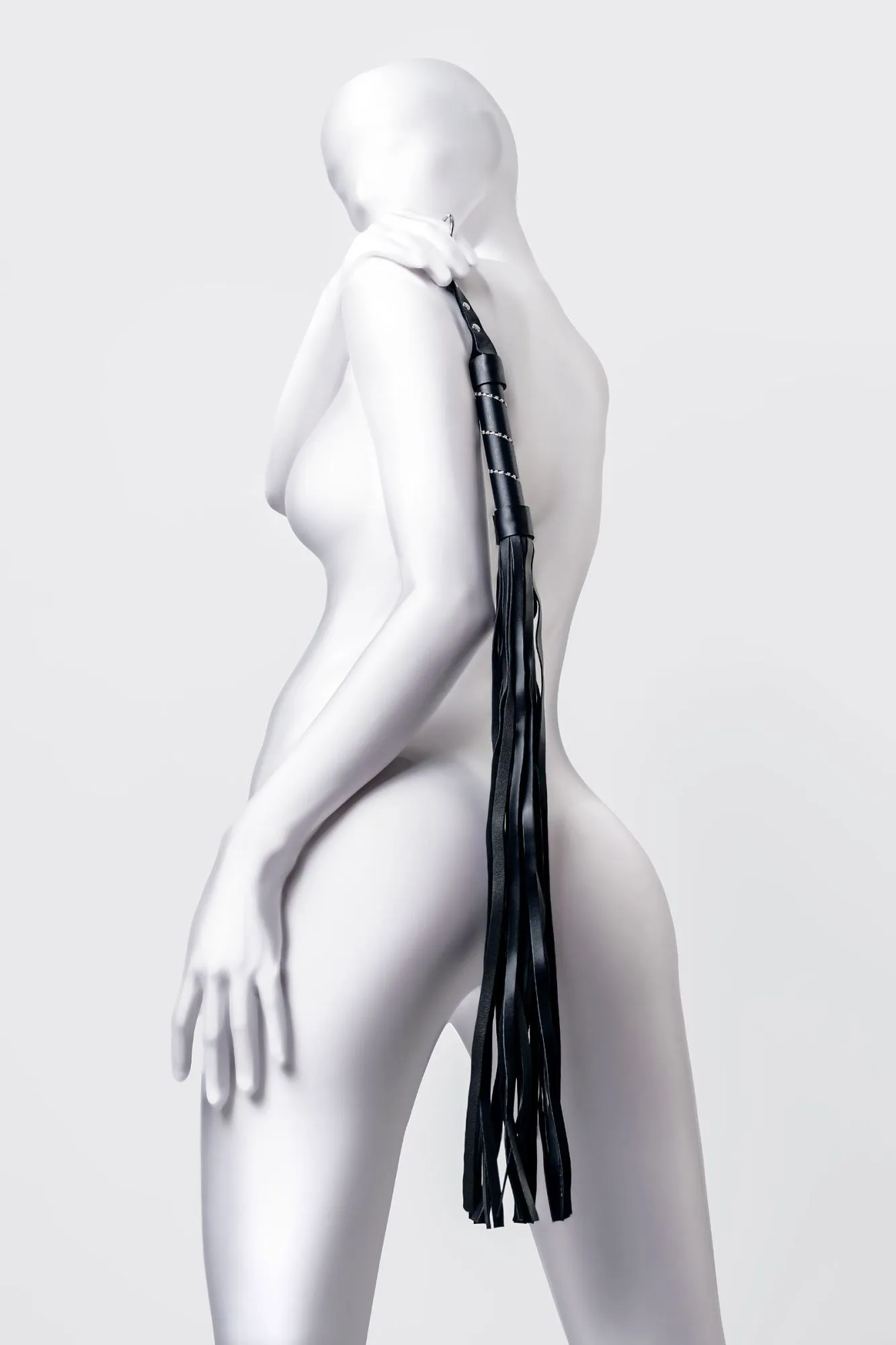 флоггер anonymo #0005, pu кожа, черный, 64 см в Симферополе