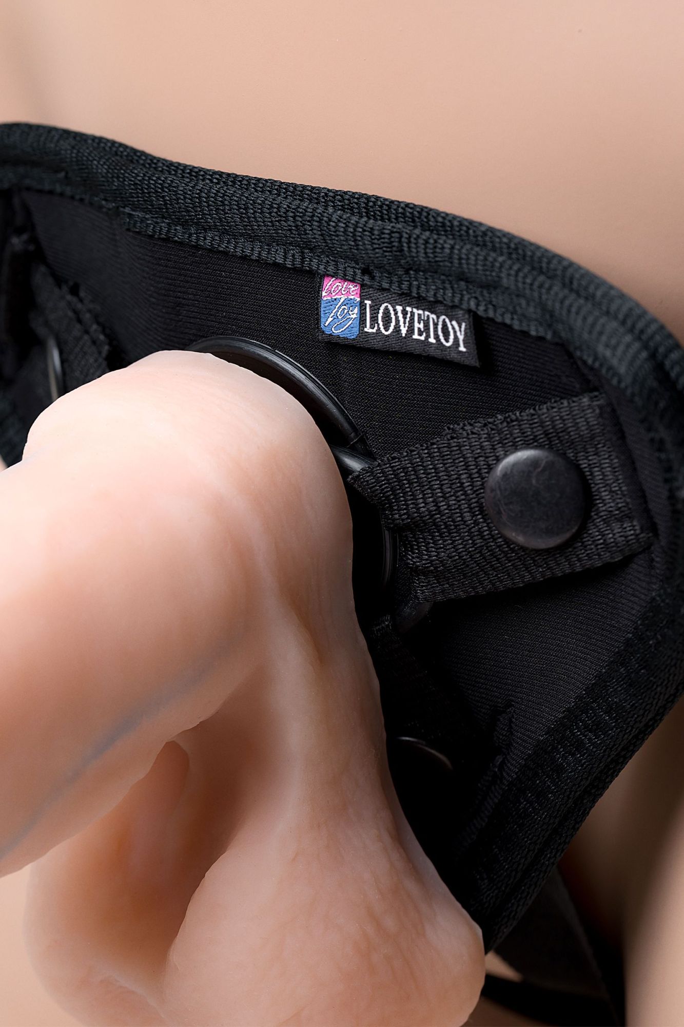 страпон на креплении lovetoy uni strap 8 "black belt champion" c 2 насадками, телесный в Симферополе