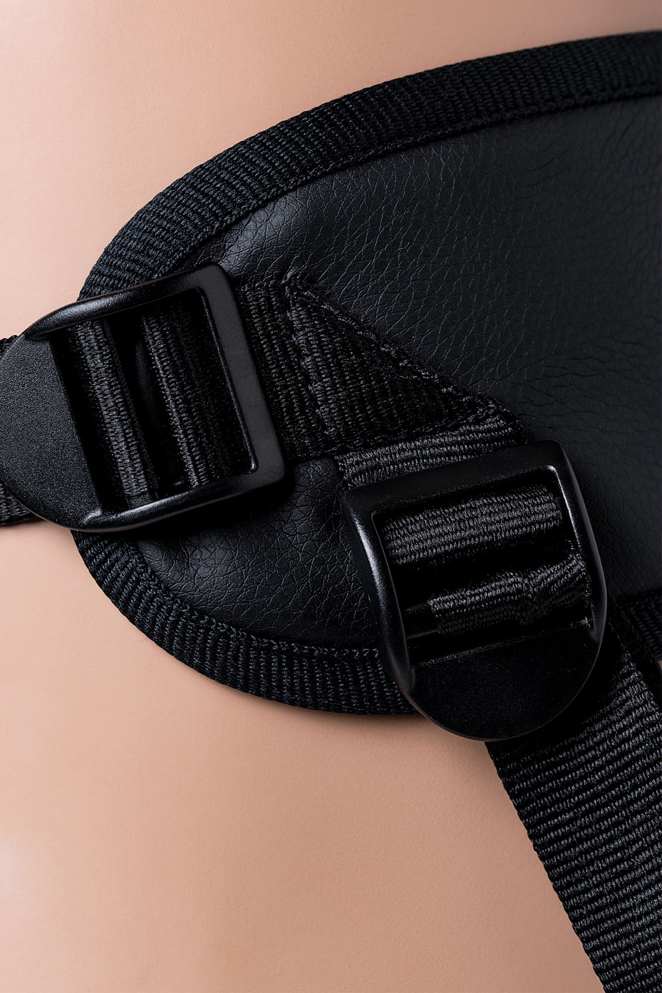 страпон на креплении lovetoy с поясом harness, реалистичный, neoskin, телесный, 20 см в Симферополе