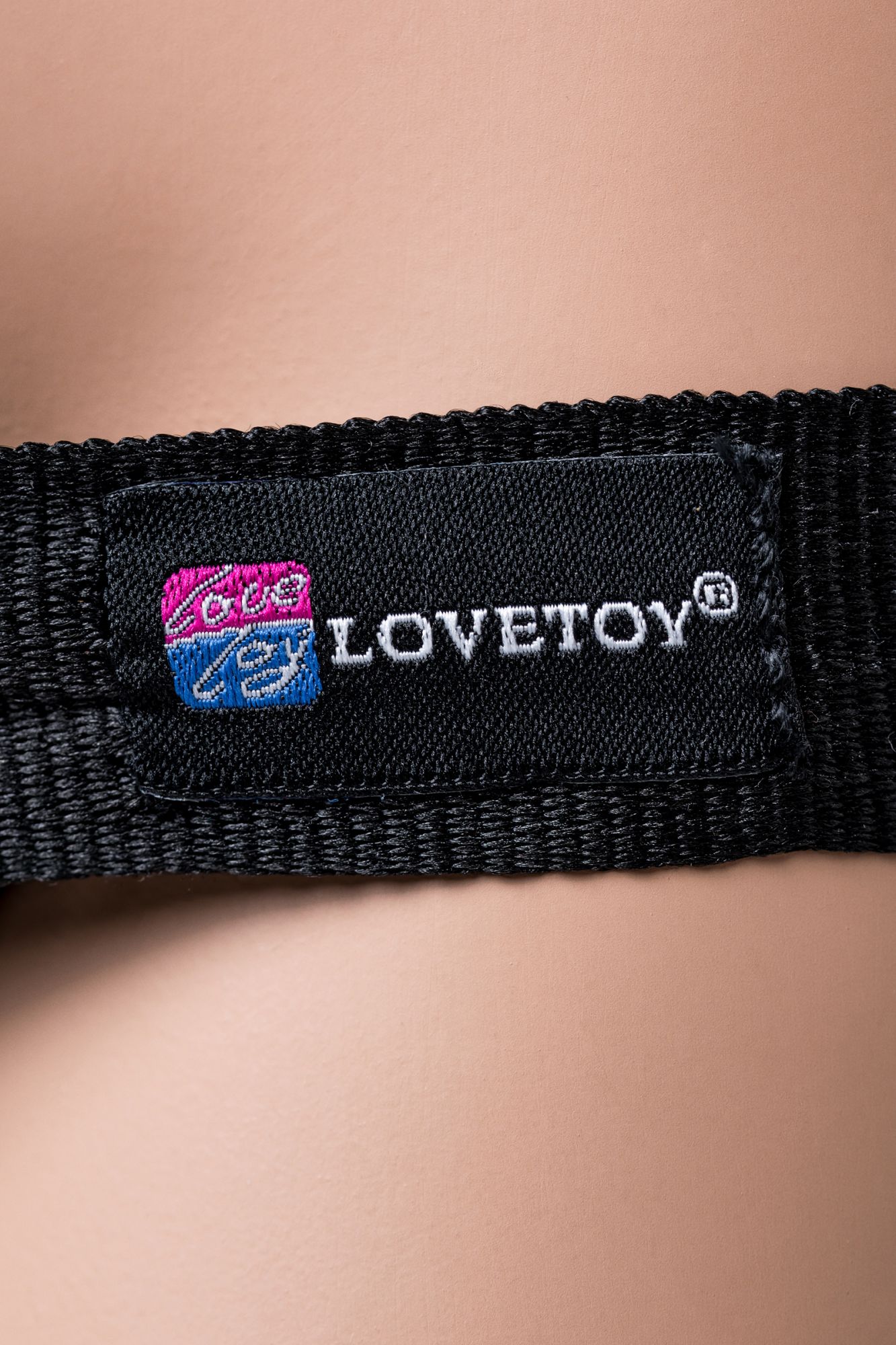 страпон на креплении lovetoy с поясом harness, реалистичный, neoskin, телесный, 20 см в Симферополе